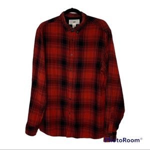 H&M mens plaid black and red print long sleeve casual shirt.